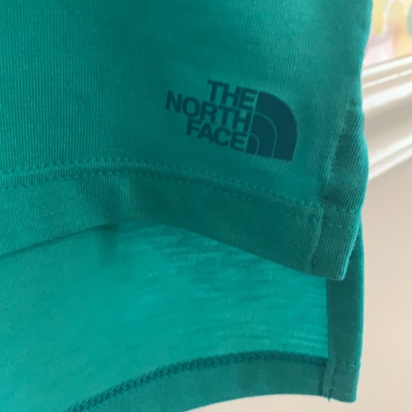 ❣️THE NORTH FACE❣️Standard fit flash dry workout tops🌺🌺❣️❤️❤️🌸💖 - Picture 5 of 10
